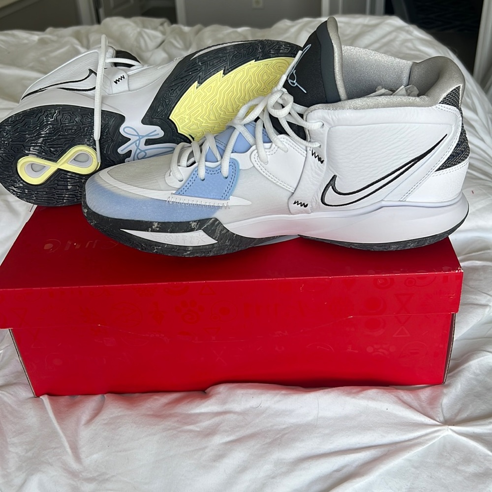 Nike Kyrie 8 Infinity size 13
